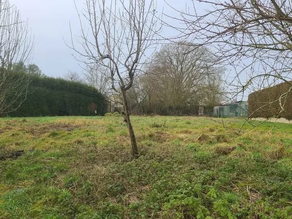 Terrain 700 m²