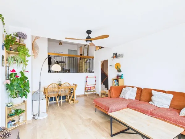 Triplex 6 pièces avec balcons en parfait état
