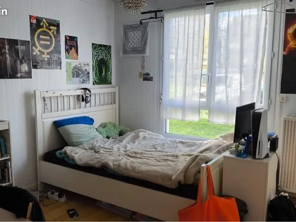 Chambre meublée en colocation
