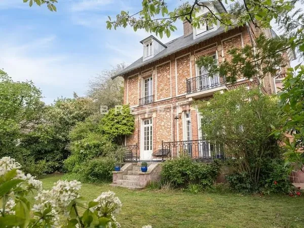 Maison 10 pièces 223 m²