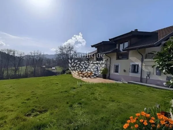 Maison 5 pièces 240 m²