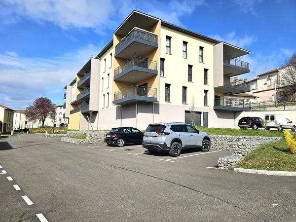 Appartement à vendre 3 pièces 2 GARAGES TERRASSE PANISSIERES (42)