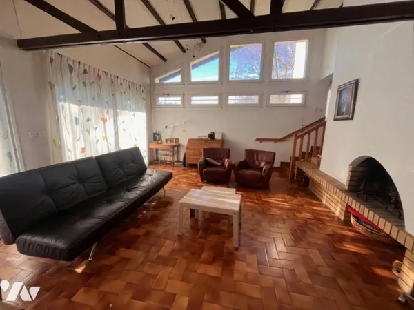 Maison 8 pièces 198 m²