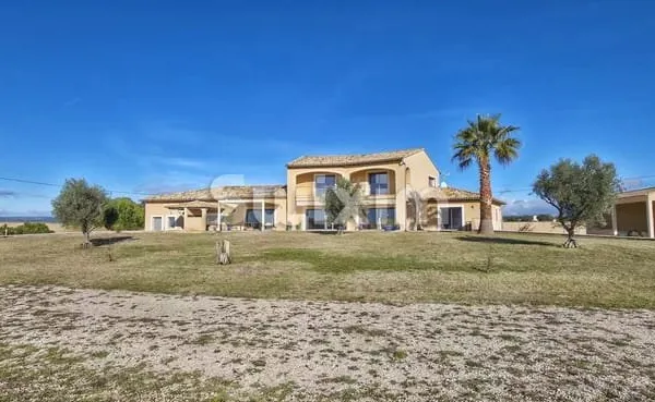 Villa d'architecte au calme et sans vis-à-vis.