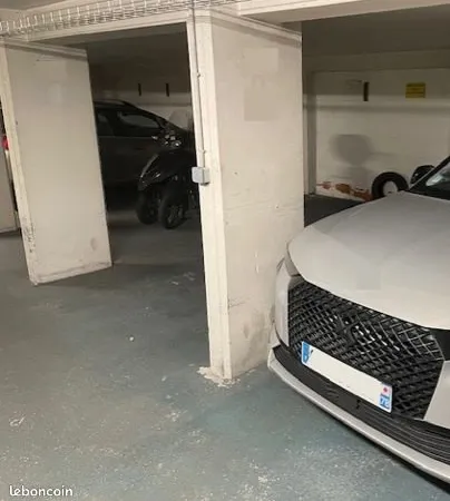 Vends parking Villa Aublet 75017