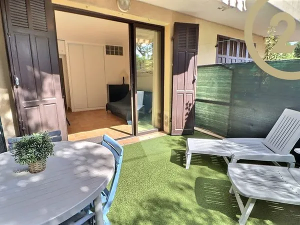 VENTE EN EXCLUSIVITÉ - SAINT-AYGULF - Studio de 19,59m2 avec