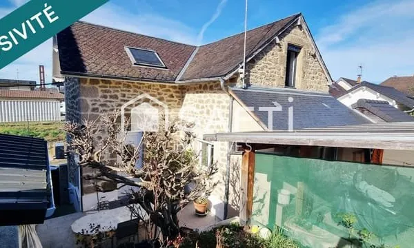 Maison rénovée avec jardin, 2 terrasses et garage.