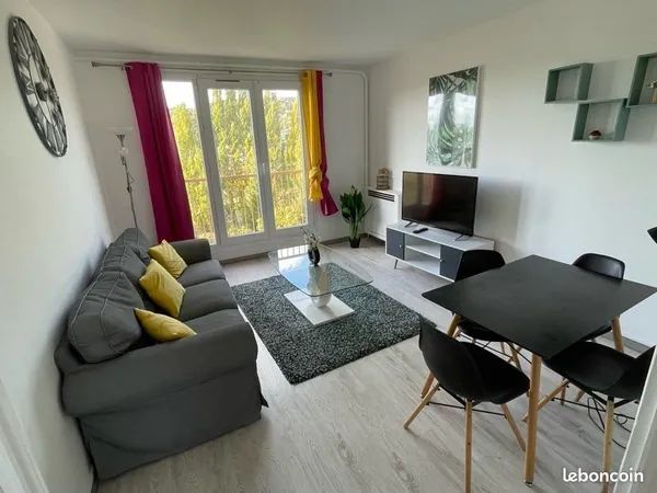 Chambre coloc féminine