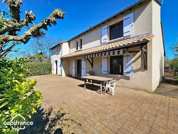Argentonnay (79150) - Maison familiale 151 m² - 5 chambres dont 2 de plain-pied - sous-sol, jardin 1