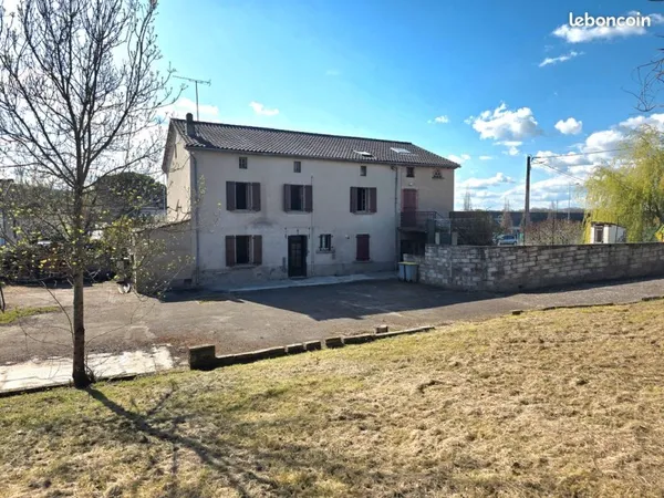 Bel ensemble immobilier composé d une maison d'habitation T5 et un appartement T2
