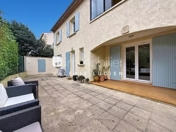 Exclusivité - Ensemble immobilier rénové - À pied du centre de Saint-Rémy-de-Provence