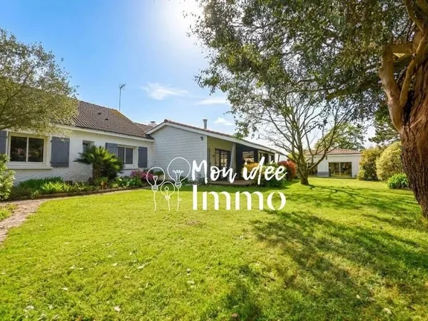 Maison familiale 280 m² - terrain 1547 m² - centre de commune