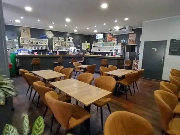 Magnifique Brasserie Restaurant, Pmu, appartement de fonctio