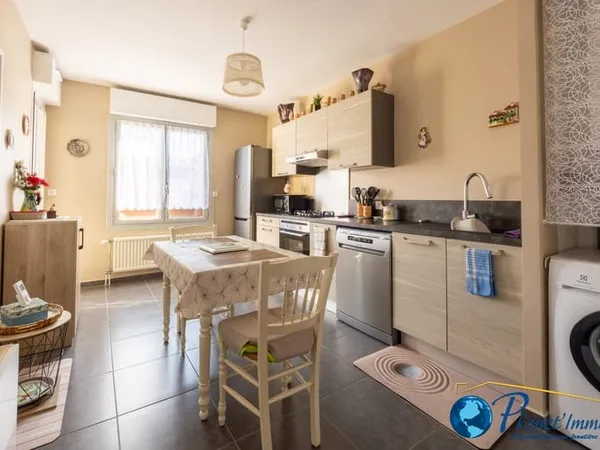 SAINT PRIEST EN JAREZ APPARTEMENT DE 75M2 AVEC BALCONS ET GA