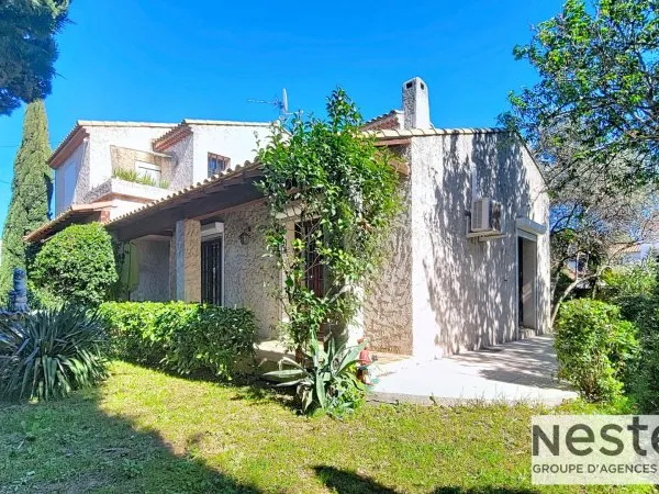 Maison de charme 5 pièces 4 chambres - 136 m² sur terrain piscinable de 600m² à Marseille 13012