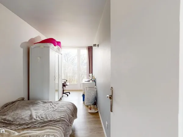 Chambre 6 pièces 80 m²