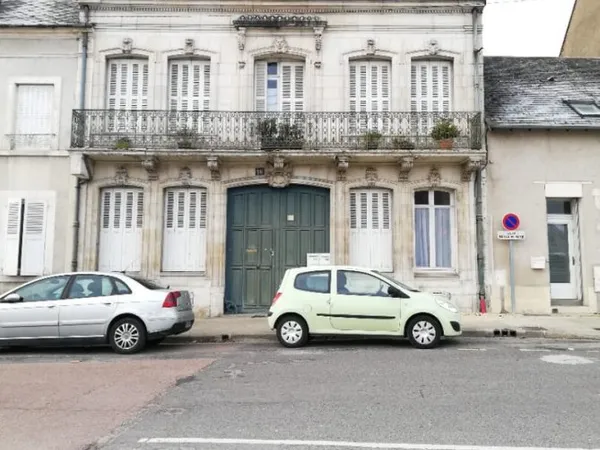 IMMEUBLE + MAISON - Mehun Sur Yèvre.