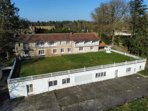 PROPRIÉTÉ 10 pièces sur 3,2 hectares à GAMBAIS (78)