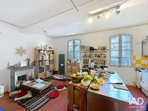 Immeuble commercial 100 m²