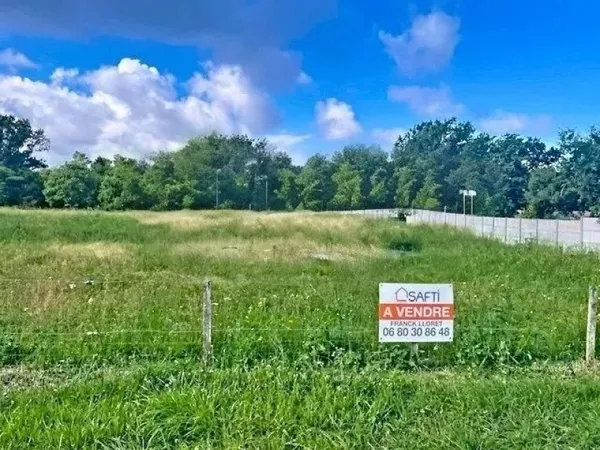 Terrain constructiblede 3612m² avec une dalle de 150m² et 1 hangar