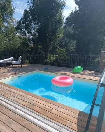 Villa,avec terrain et dépendances
