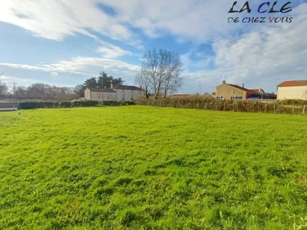 Terrain 878 m² Saint-Hilaire-des-Loges