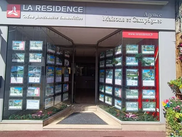 LOCAL COMMERCIAL HYPER CENTRE PACY SUR EURE 34M2