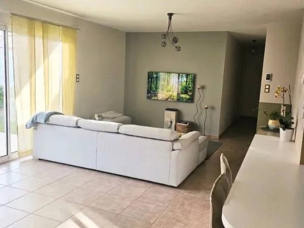 Maison moderne de plain-pied 105 m2 avec annexe + jardin + garage