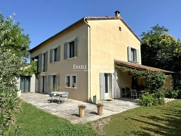 A vendre - Saint Rémy de Provence - Maison et jardin à pied du centre
