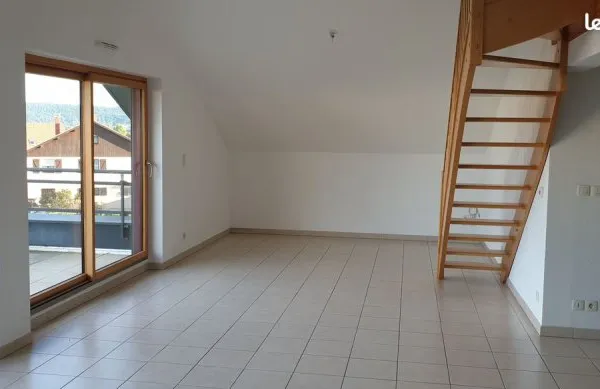 Dommartin, grand F3 avec terrasse, balcons et 2 garages