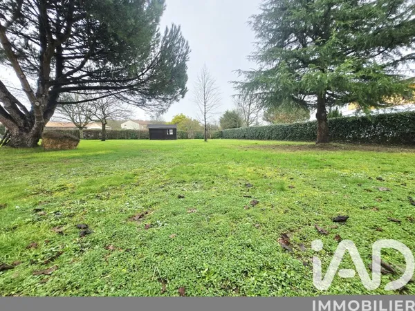 Terrain 574 m²