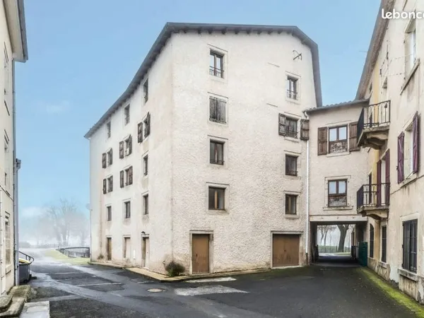 Immeuble d'habitation à Brives-Charensac