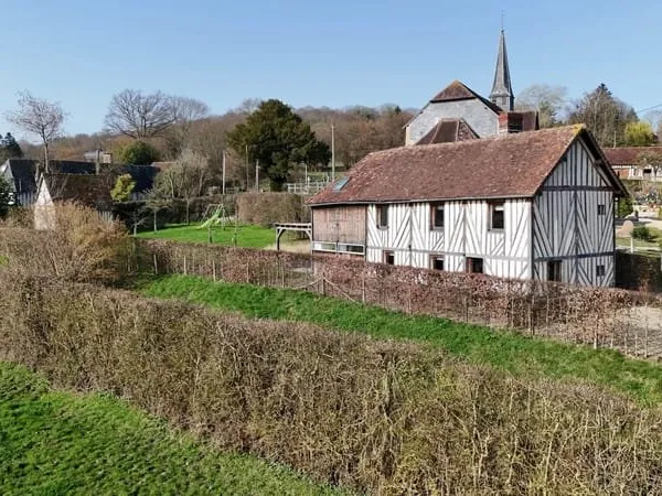 Pays D'auge-Calvados-St Georges En Auge-Maison Traditionnelle Augeronne Avec Dependance