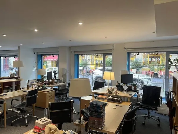Bureau 150 m²