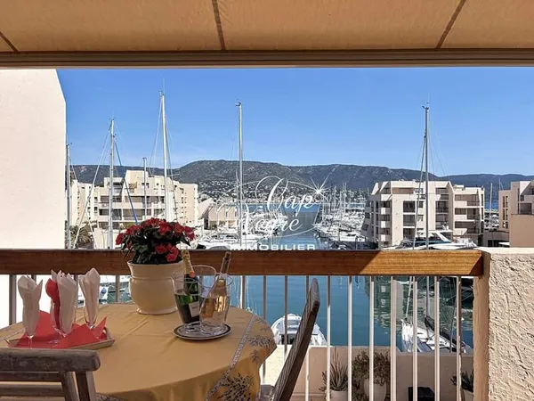 Appartement 2 pièces vue marina avec terrasse et piscine ? Bormes-les-Mimosas