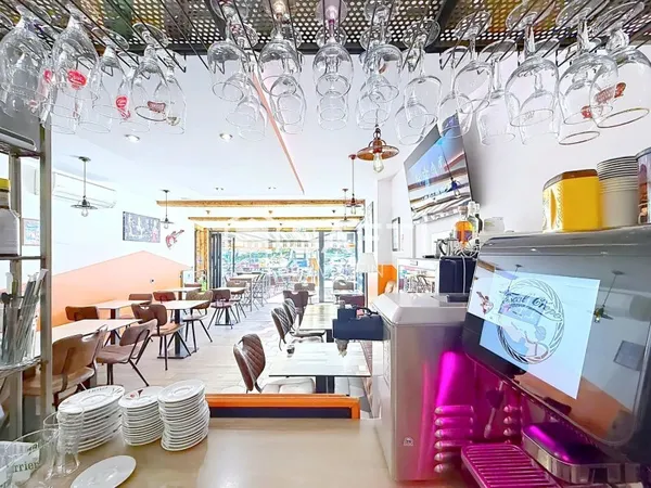 RESTAURANT PRÊT À L'EMPLOI 64m2+Terrasse + Réserve