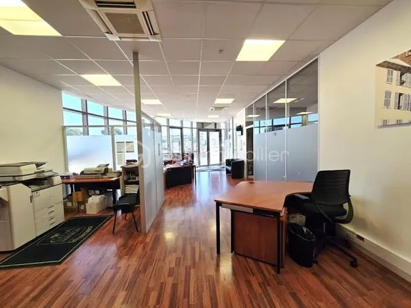 Bureau et espace de travail Vente Balaruc-les-Bains   3500€
