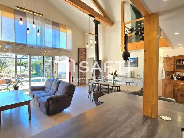 Propriété rénovée avec studio et maison à rénover