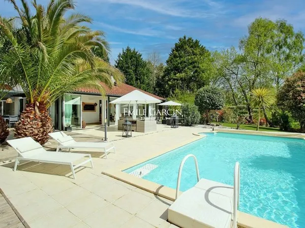 Maison de luxe 6 pièces 220 m²