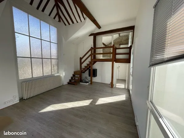 À saisir bureaux et espace de travail au coeur de Fontainebleau