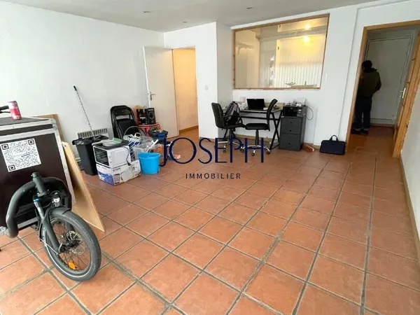 PONT DES DEMOISELLES - Local commercial/bureaux avec vitrine
