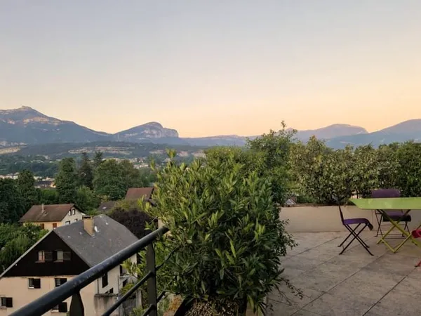 Splendide appartement-terrasses aux triples expositions en dernier étage avec dépendances, dans le q
