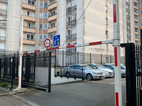 Place de parking sécurisée en sous-sol, Petit-Quevilly