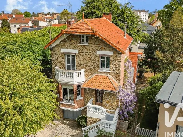 Maison 7 pièces 243 m²