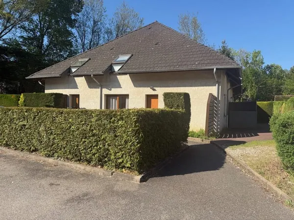 A VENDRE IMMEUBLE DE RAPPORT COMPOSE DE T4 - CHALLES LES EAU