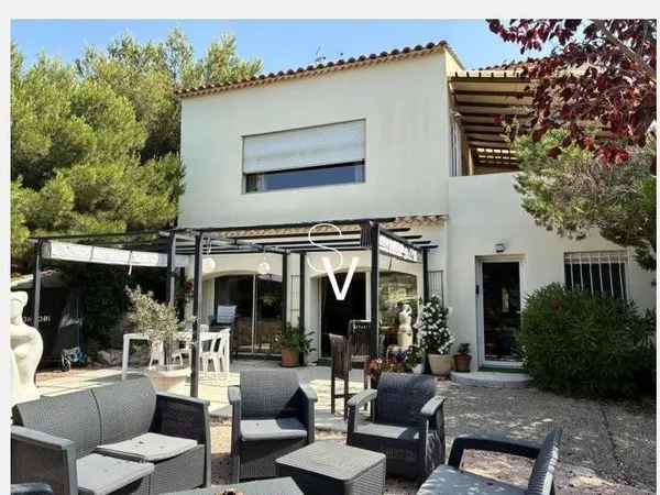 Nue propriété - Maison T8 de 220 m2 avec garage fermé - Monsieur 78 ans