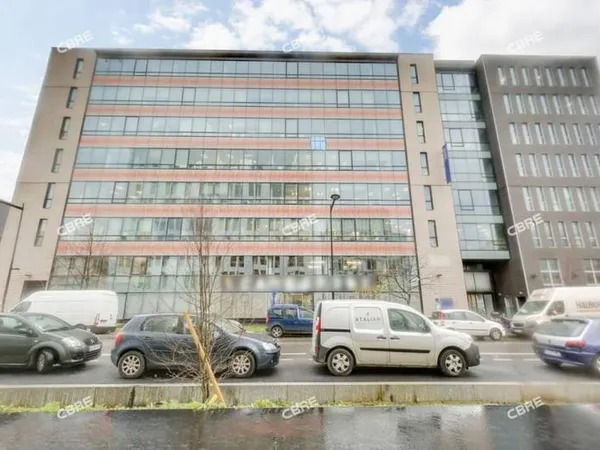Bureau 690 m²