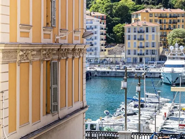 Nice - Le Port - Appartement 2 pièces d'angle, aperçu port