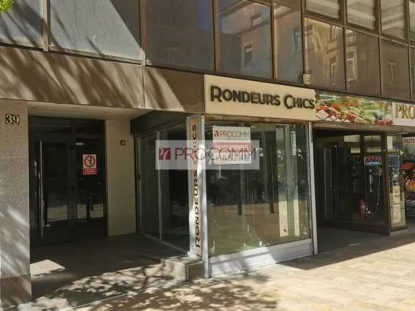 Local commercial 268 m²