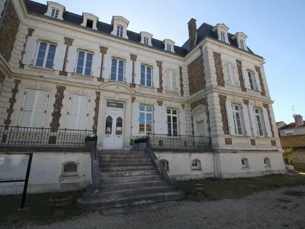 CORBEIL-ESSONNES (91) - IMMEUBLE A VENDRE 1097M²